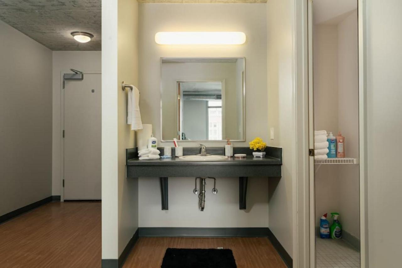 Apartment Affordable 2-bedroom On Wabash Chicago